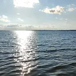 مكان تخييم Niezla Szopka Nad Jeziorem *