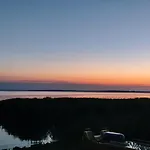 Niezla Szopka Domki Nad Jeziorem Kamp alanı *