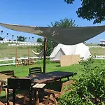 Niezla Szopka Domki Nad Jeziorem Kamp alanı Nowe Guty