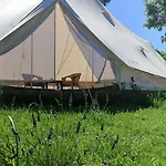 Niezla Szopka Domki Nad Jeziorem Kamp alanı