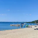 Niezla Szopka Domki Nad Jeziorem キャンプ場 *