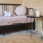 Niezla Szopka Domki Nad Jeziorem キャンプ場 *