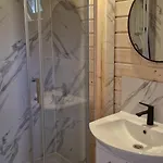 Kamp alanı Niezla Szopka Domki Nad Jeziorem *