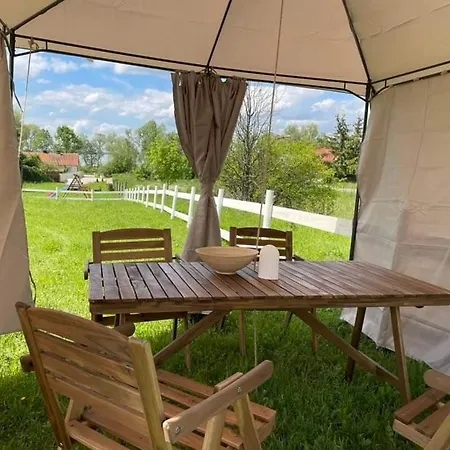 Glamping Nad Jeziorem * Nowe Guty