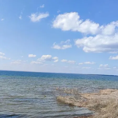 مكان تخييم Niezla Szopka Nad Jeziorem نوي غوتي