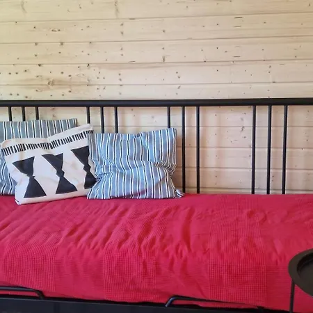 キャンプ場 Niezla Szopka Domki Nad Jeziorem